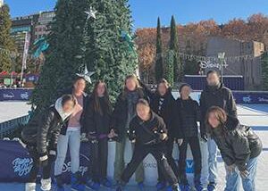 Personas al aire libre en la nieve